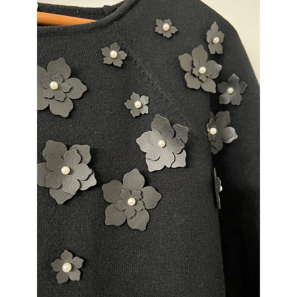 Sioni Women’s Black Floral Embellished Top Size Large - Picture 5 of 8